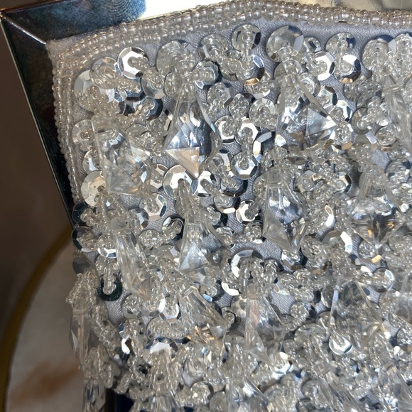 Beautiful beaded clutch so unique for a gala or any special event . - Picture 4 of 12